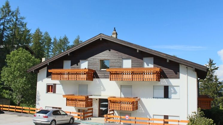 Exterior parking CH-3963 Crans-Montana