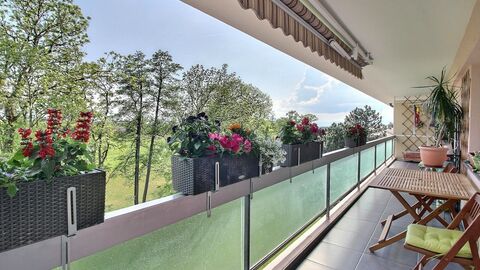BEL APPARTEMENT DE 5 PIÈCES EN ATTIQUE COMPRENANT UN GRAND BALCON