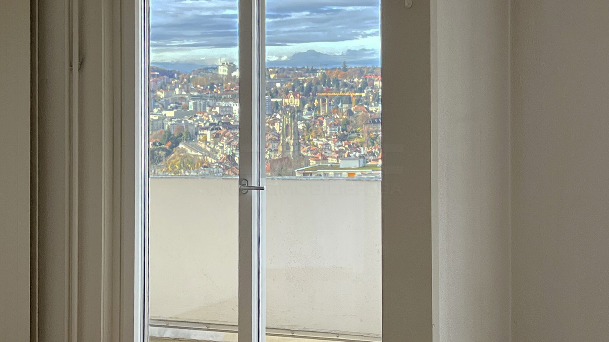 Vue depuis salle à manger et séjour