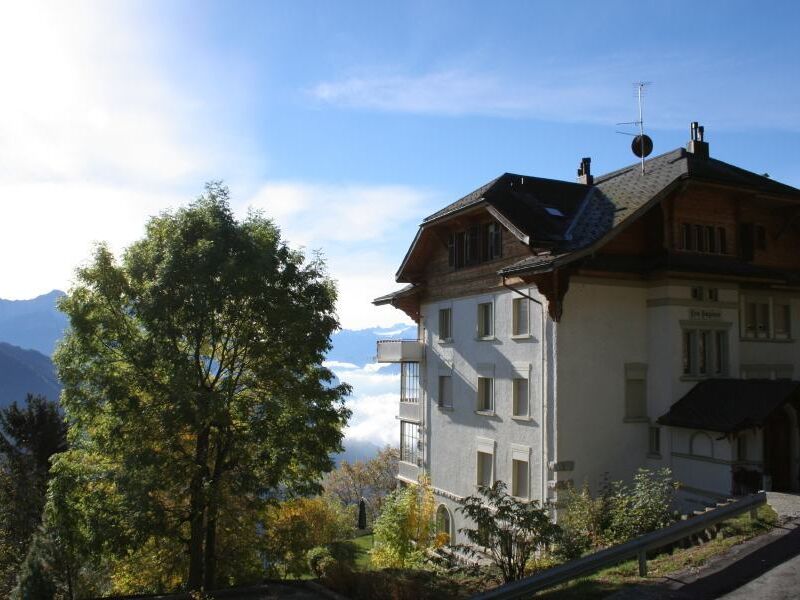 Bright apartment with breathtaking mountain views