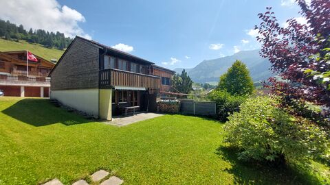 sonniges Ferienhaus mit grossem Gartensitzplatz