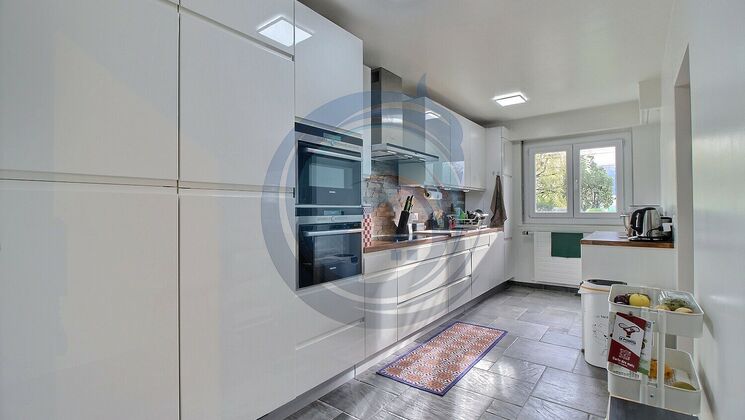 MAGNIFIQUE APPARTEMENT DE 6 PIÈCES AVEC JARDIN