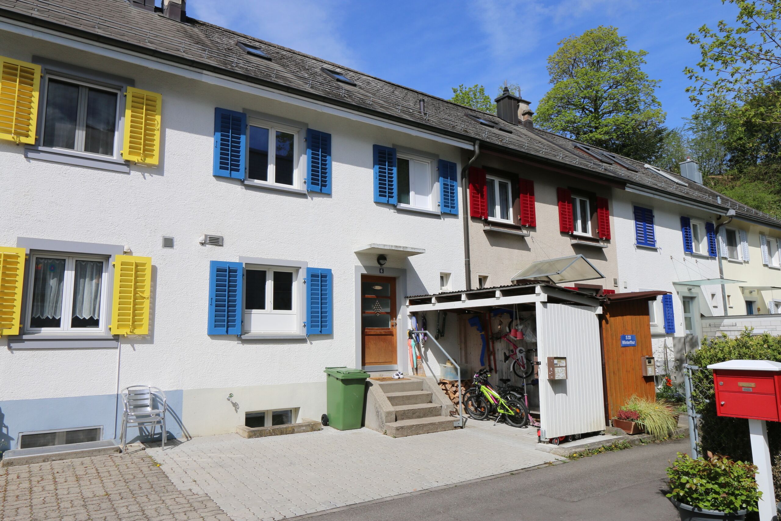 die gepflegte Liegenschaft liegt an einer kleinen, ruhigen Sackgasse 