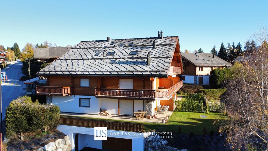 3.5 pièces entièrement rénové, place de parc intérieure