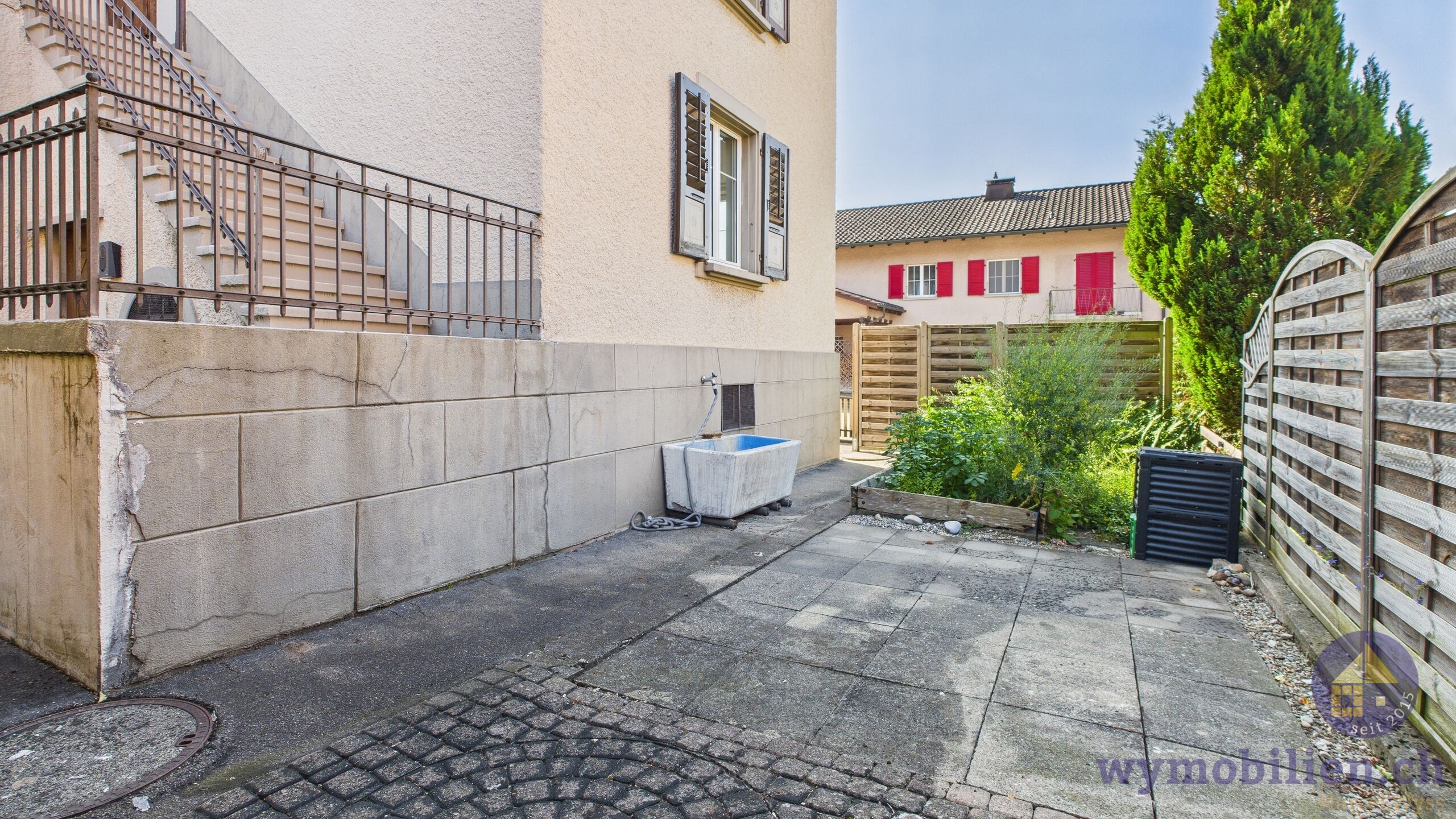 Garten (West) mit Brunnentrog 