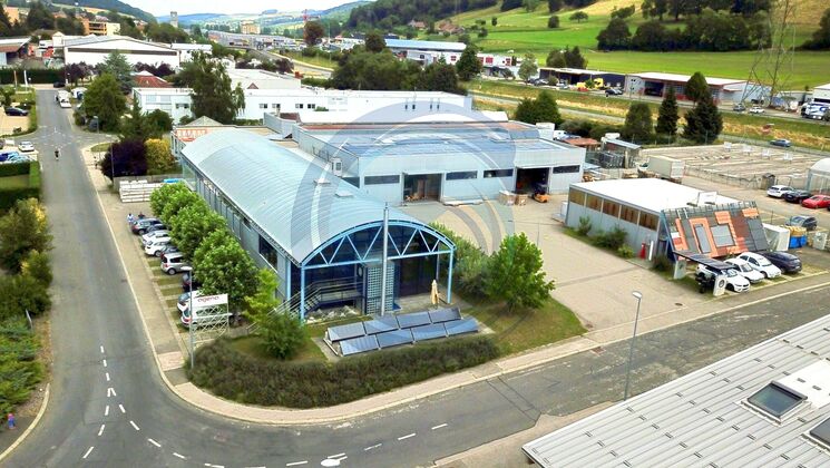 IMMEUBLE COMMERCIAL AVEC HALLE INDUSTRIELLE