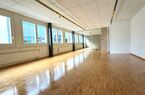 Surface administrative d'env. 270 m² 
avec 3 pl. ext. et 2 pl. int.