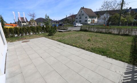 Moderne Wohnung mit Gartensitzplatz