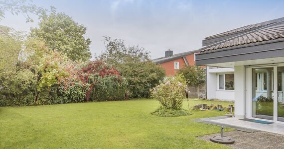 GROSSZÜGIGES EINFAMILIENHAUS IN STEUEROASE