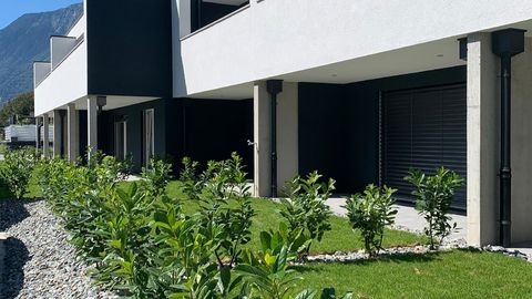 Grand studio moderne avec terrasse couverte et pelouse privative