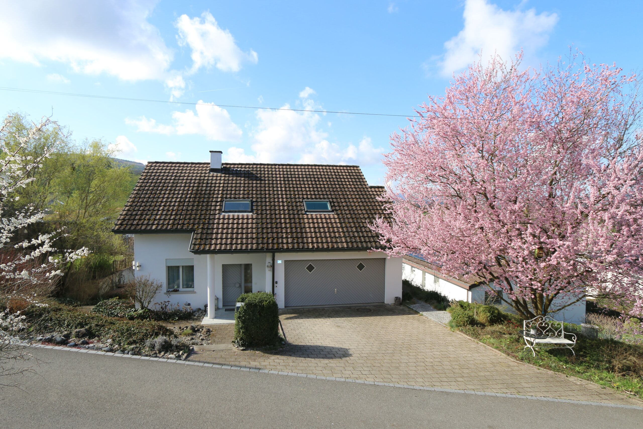 ruhige Lage an einer kleinen Quartierstrasse