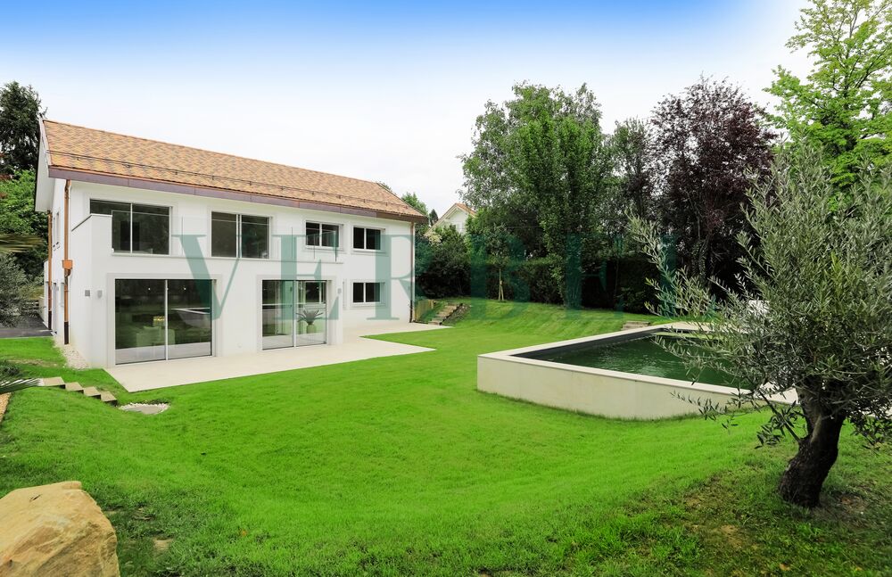 Splendid renovated villa with swimming pool