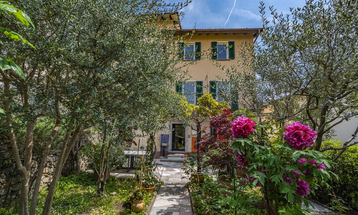 Charming Ticino house in the historic center with garden