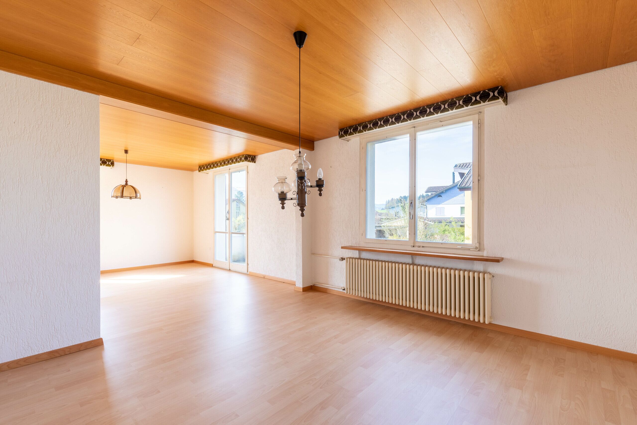 Wohnen / Essen mit Zugang zum Balkon (EG)
