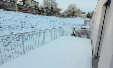 4.5 room apartment with terrace and independent entrance.
