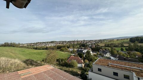 Liegenschaft mit Aussicht, Einliegerwohnung und Pferdestall