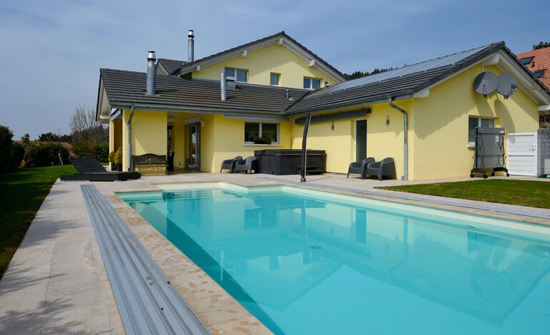 Villa de 6.5 pièces de standing 
Piscine extérieure chauffée