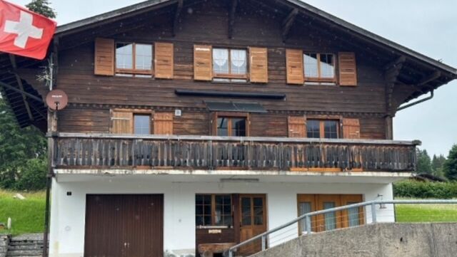 Unique à La Lécherette : appartement sur tout le dernier étage. Vite !