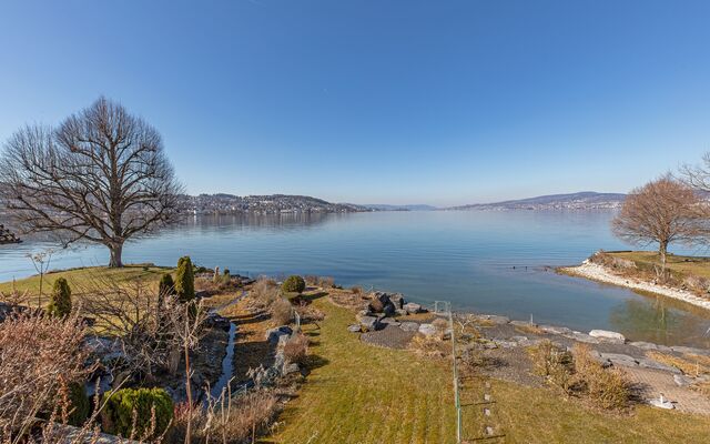 Bidding process - Corner house at the lake
