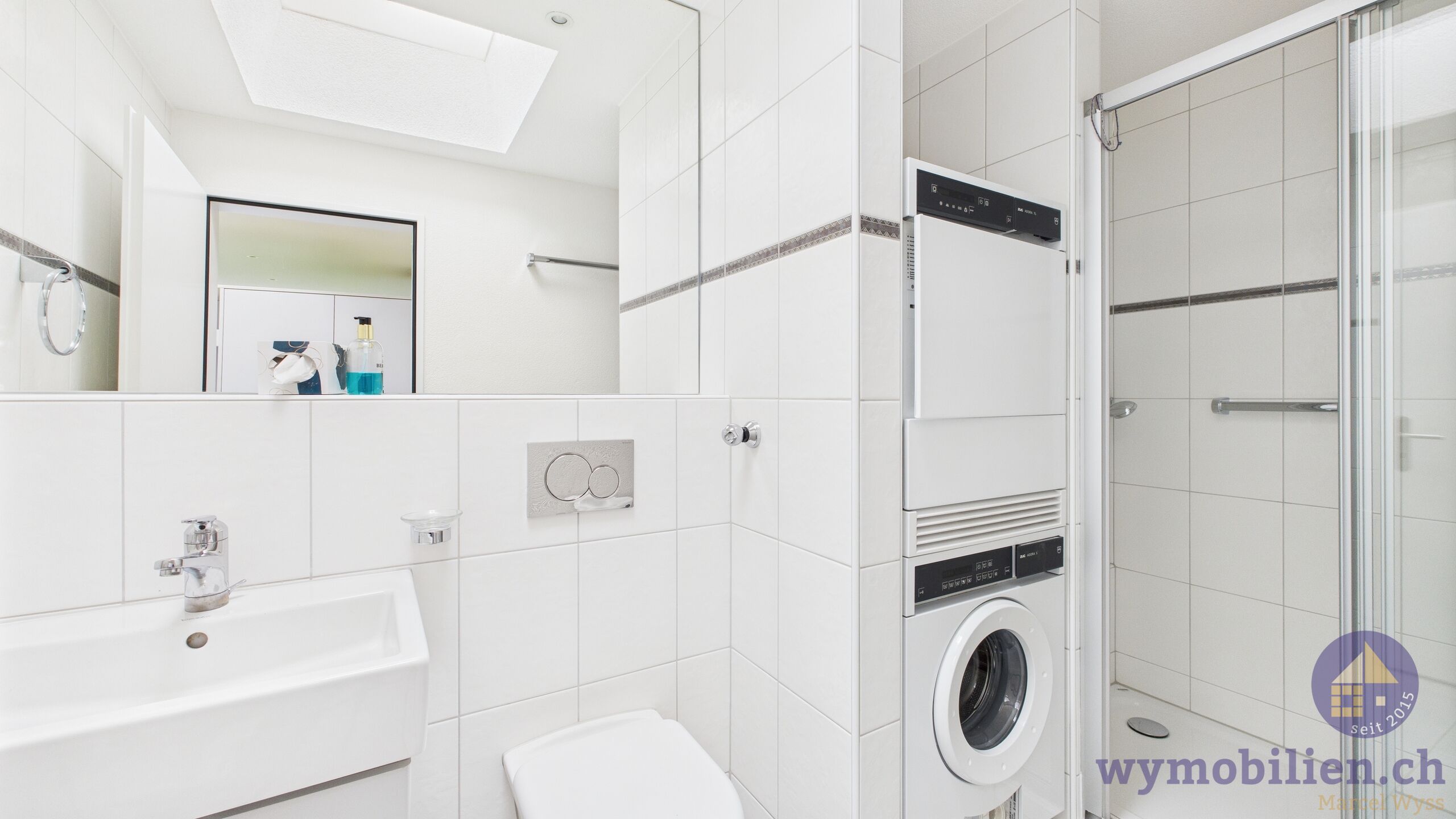 Bad mit Dusche und WM/Tumbler