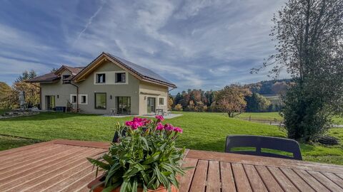 4-Zimmer-Neubauwohnung im Zweifamilienhaus – mit Garten