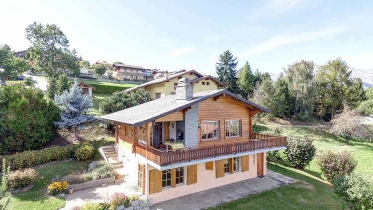 Very well maintained chalet on a superb plot in Sornard (Nendaz) !