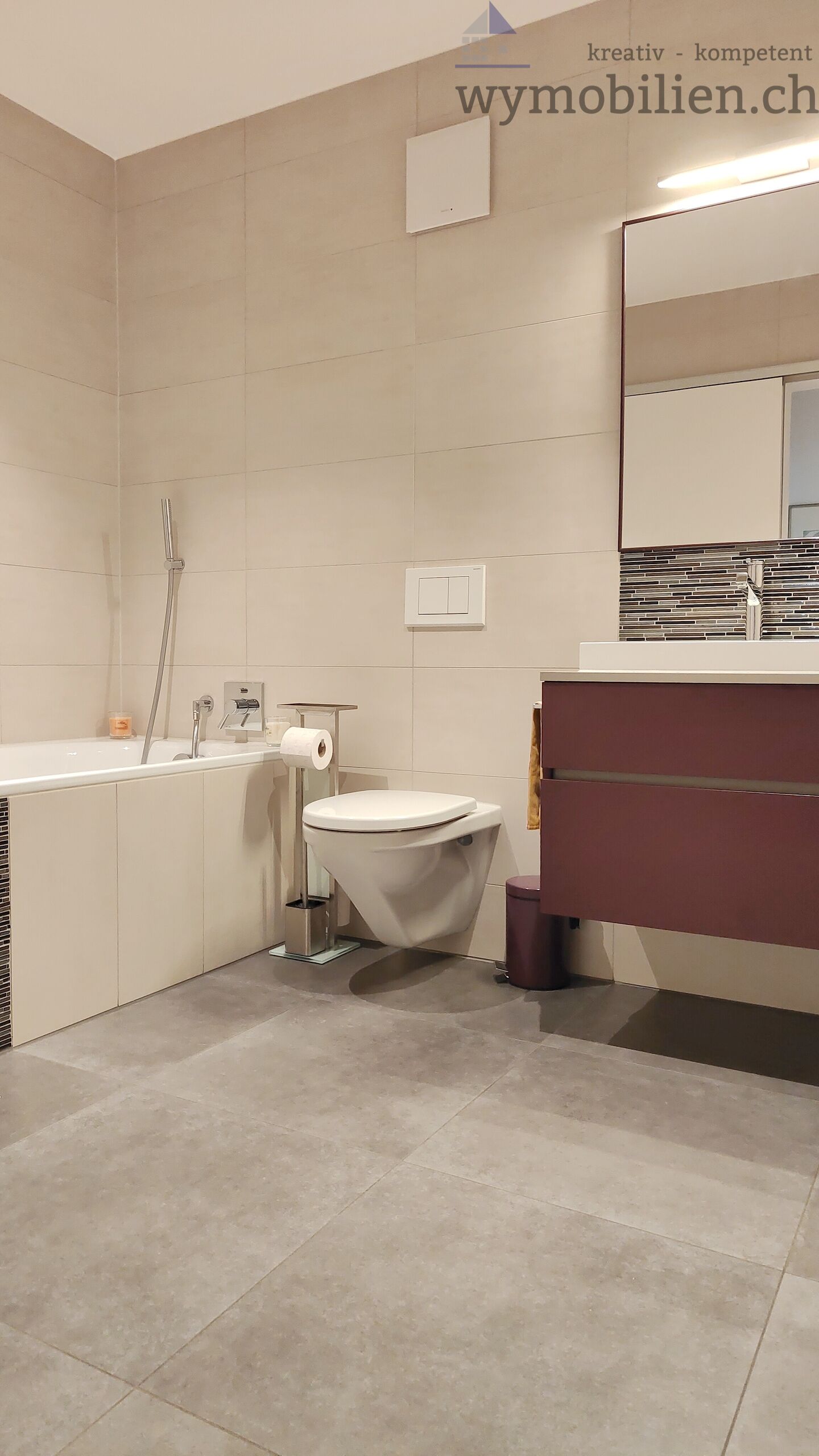 Bad 2 mit Badewanne 