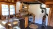 Trop tard ! chalet authentique très bien entretenu avec soleil et vue