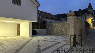 Disponible de suite, maison villageoise avec jardins & terrasses