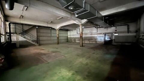 À louer: espace de plain-pied idéal pour un atelier ou un dépôt.