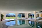 Elegante und grosszügige Villa mit Nebengebäude in wunderbarer Lage
