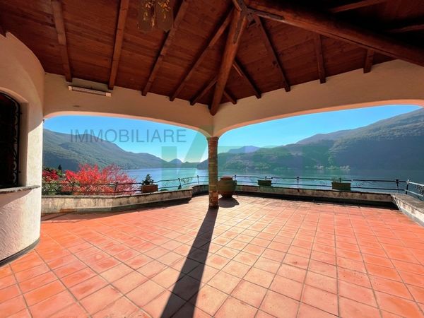 Large and elegant classical villa with breathtaking lake view