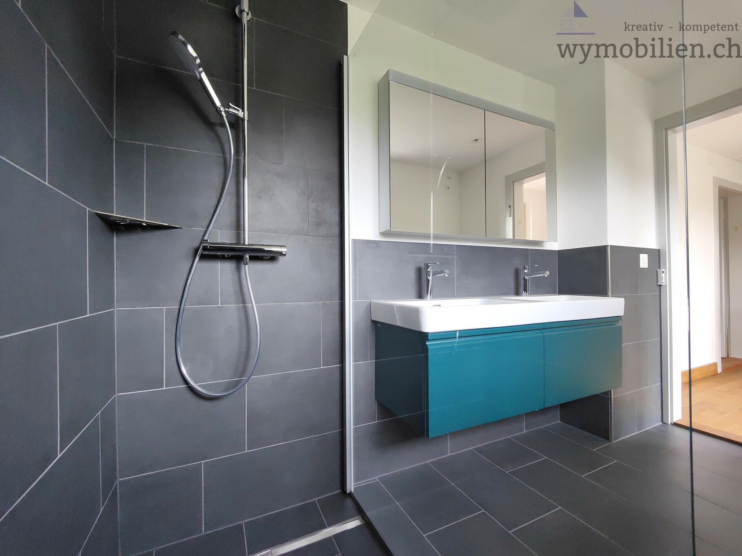 Neues Bad OG mit Walk-In Dusche 