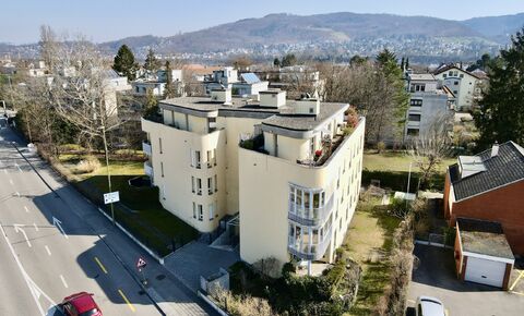 Appartement moderne de 4.5 pièces à Reinach - central & confortable