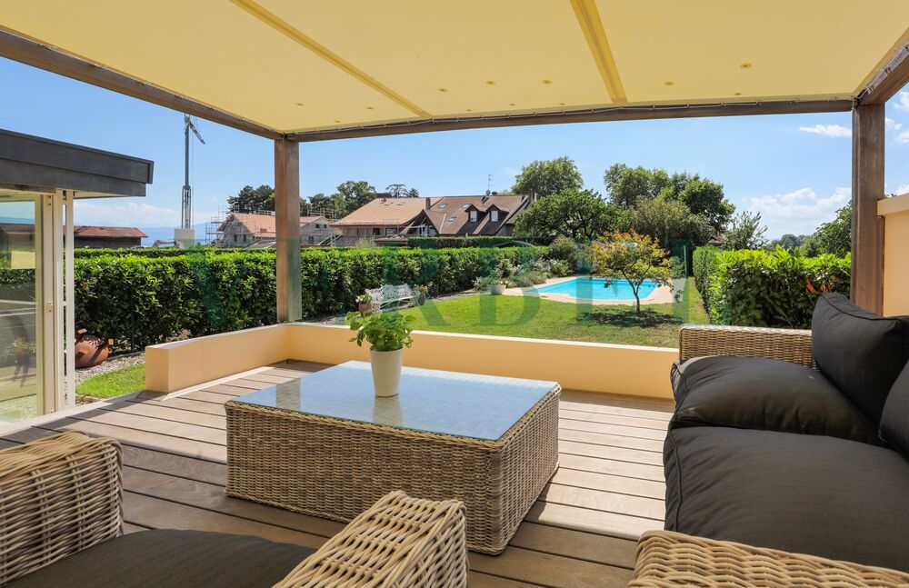 Exclusive, beautiful semi-detached villa with pool