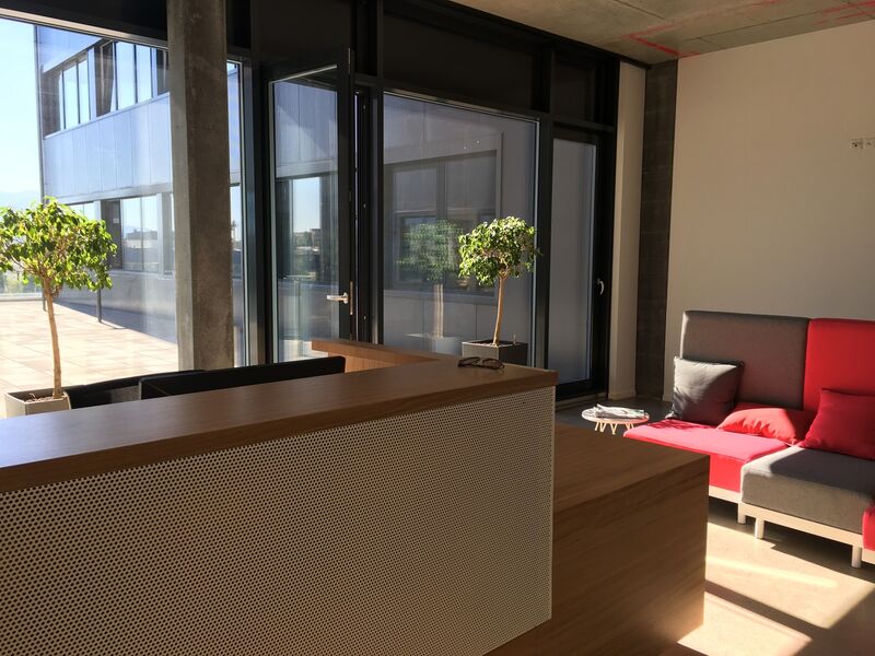 For rent! Superb offices / workshops with all amenities.