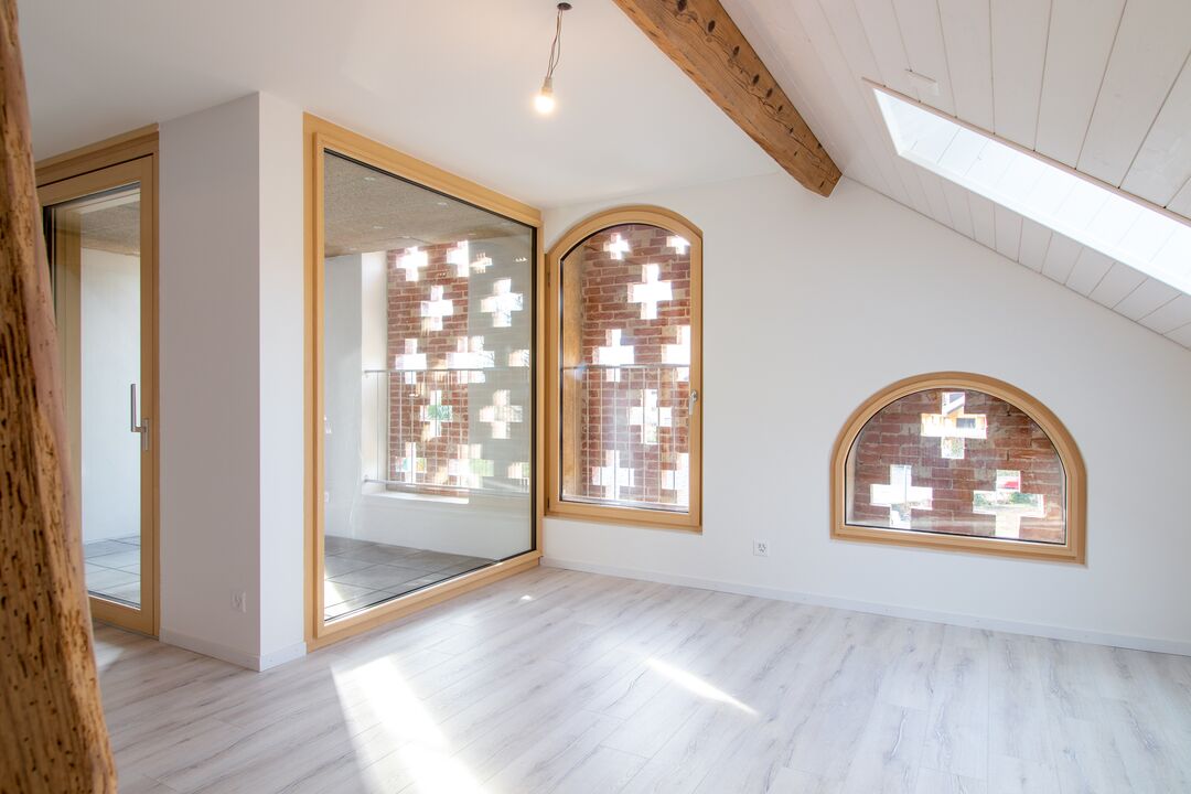 Rénovation d'une ferme du 19e siècle en 15 appartements à Roche : l'intérieur.