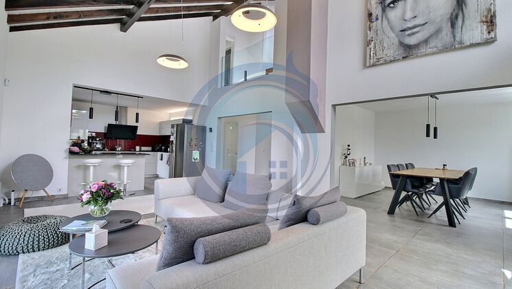 MAGNIFIQUE VILLA INDIVIDUELLE DE 4,5 PIÈCES AVEC VUE SUR LE LAC