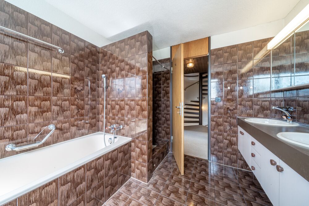 Doppeleinfamilienhaus mit grossem Garten und viel Potenzial