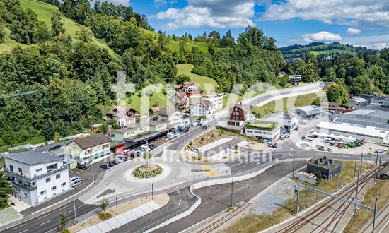 Zentrale Wohn- und Gewerbeimmobilie