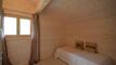 Chalet en finition aux Mosses, bordure ruisseau sans personne devant.
