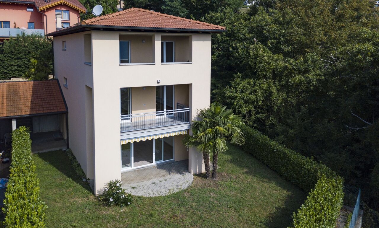 Ampia casa in contesto residenziale