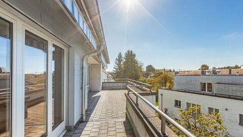 Gepflegte Dach-Maisonette mit zwei schönen Terrassen
