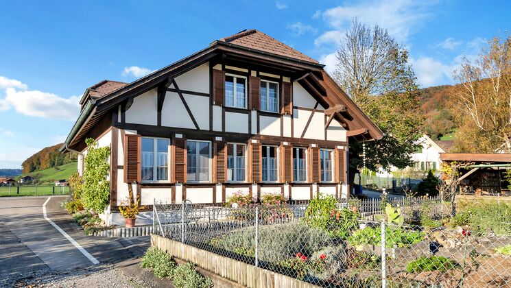 Freistehendes EFH mit schöner Fernsicht und Ausbaumöglichkeiten