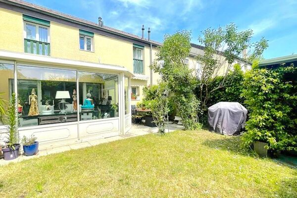 House with pretty garden in Aïre