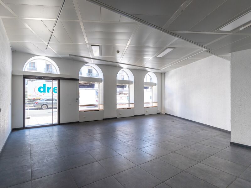 Arcade of 112 m² located in a privileged strategic location