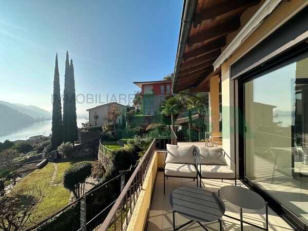 Elegant and sunny 4.5-room duplex pentouse with wonderful lake view