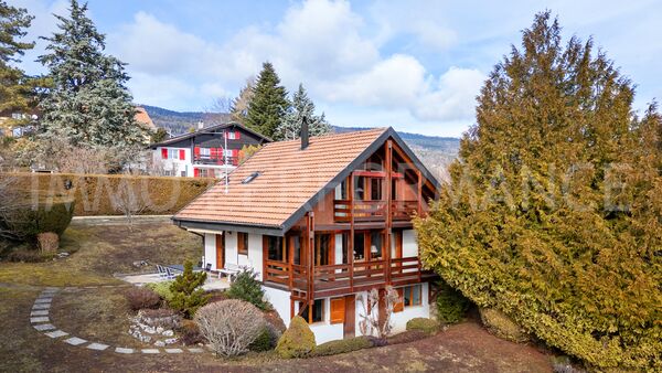 EXCLUSIVITÉ : Charmante villa au calme avec vue sur les Alpes