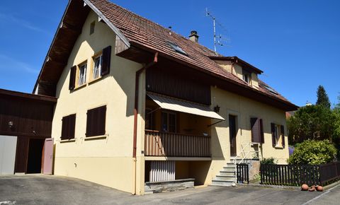 Two-family house with two 4.5 ZW a 83m2 in a prime and quiet location.