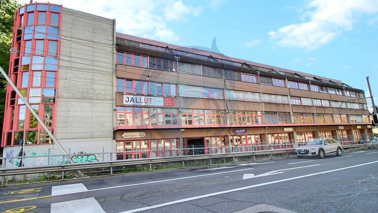 BUREAUX AVEC ENTREPÔT / ATELIER AMÉNAGÉ